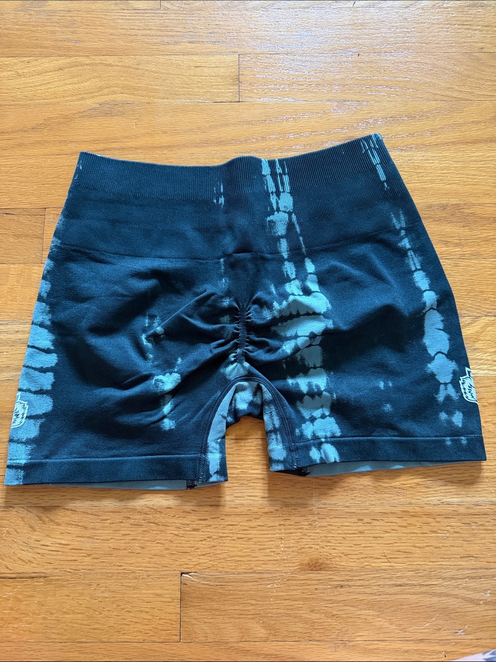 SHE DARC shorts - scrunch in back